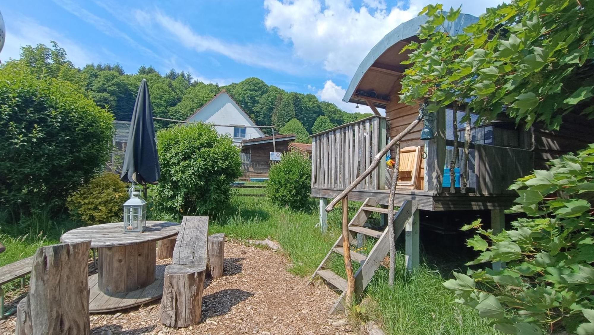 La Roulotte Tiny House Du Mond'Ideal Leval  Exterior foto